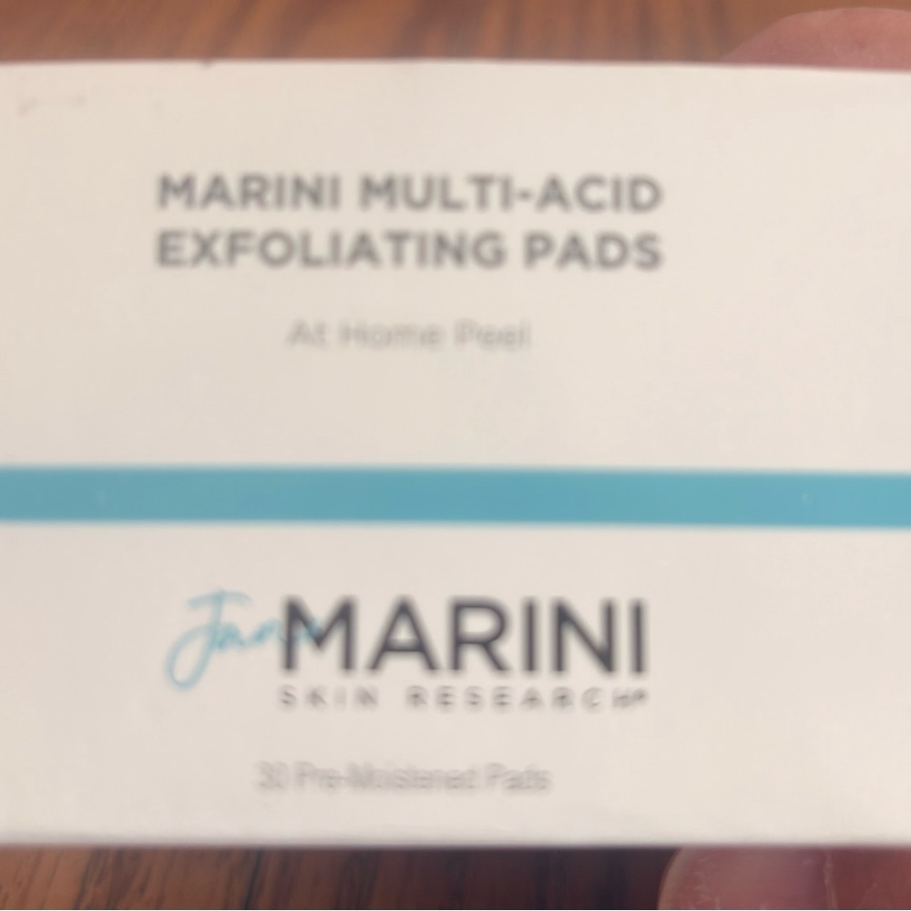 MARINA Multi-Acid Exfoliating Pads - White and Blue